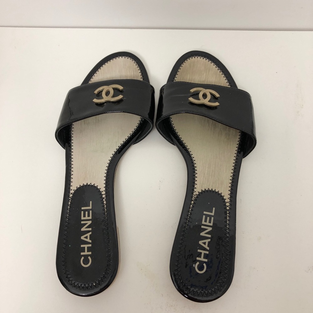 SOLD🚫Chanel Patent Leather Sandals - Picture 2 of 4